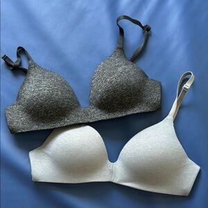 EUC VS Wireless Gray Bra Set